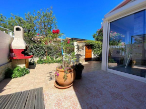 Maison PMR avec Terrasse, Clim et Parking à 900m de la Mer - 4 Couchages - FR-1-229-872